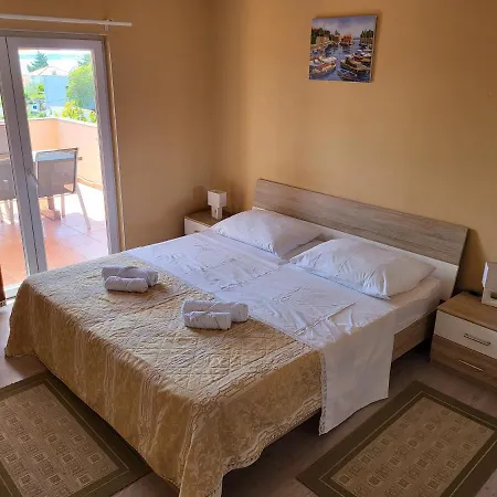 Leonardo Apartment