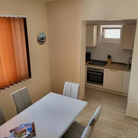 Leonardo Apartment
