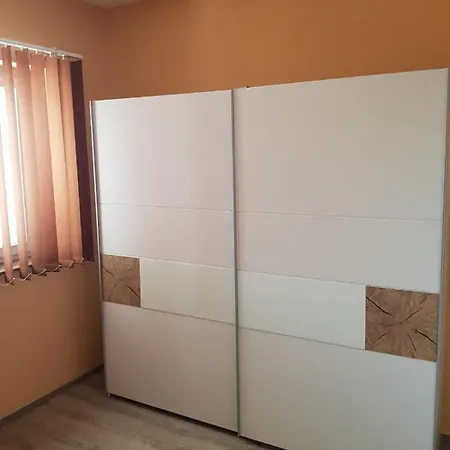 Leonardo Apartment *