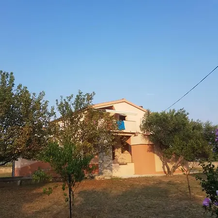 Leonardo Apartment